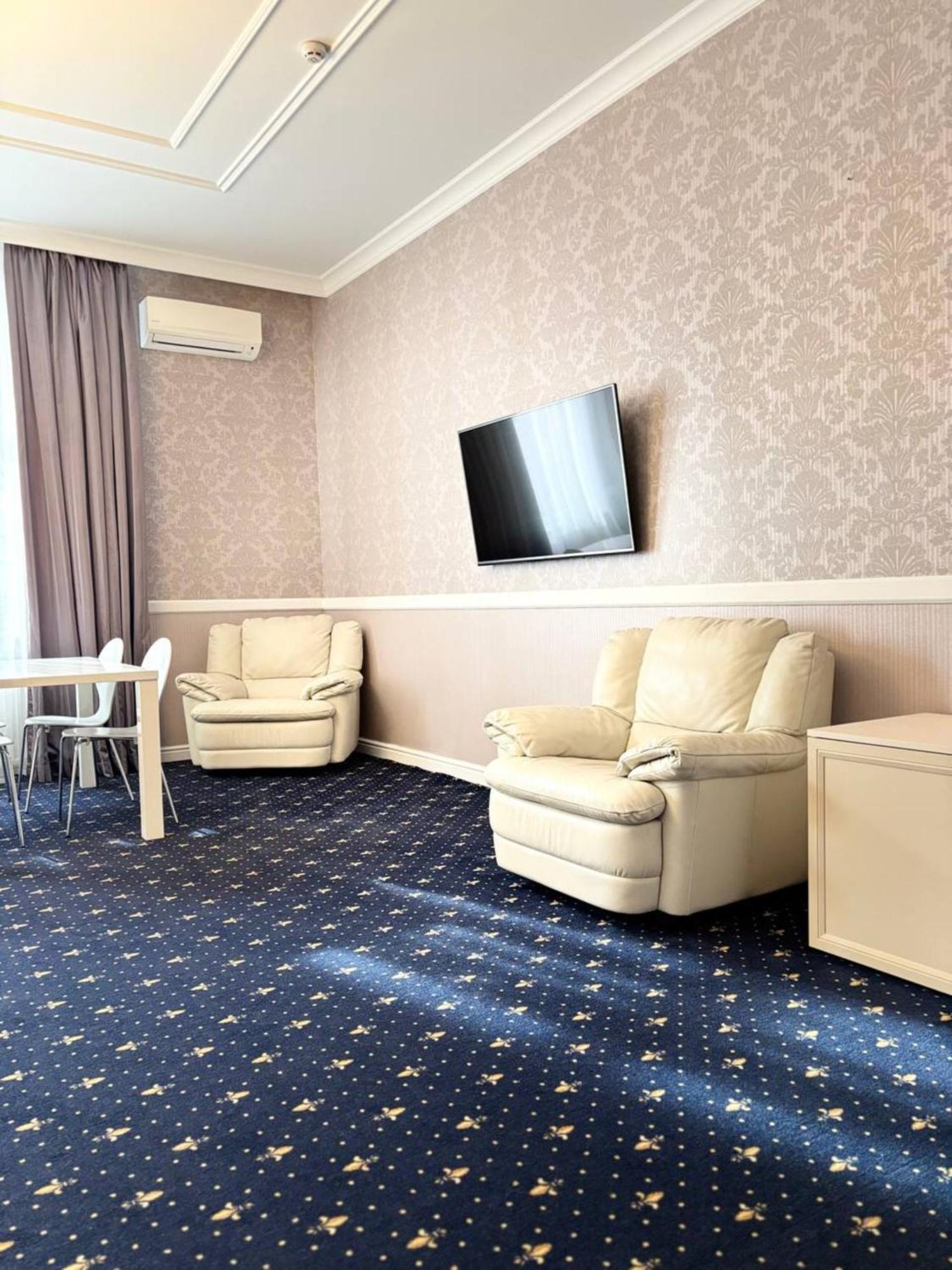 Odeska Astoria Hotel โอเดสซา ภายนอก รูปภาพ