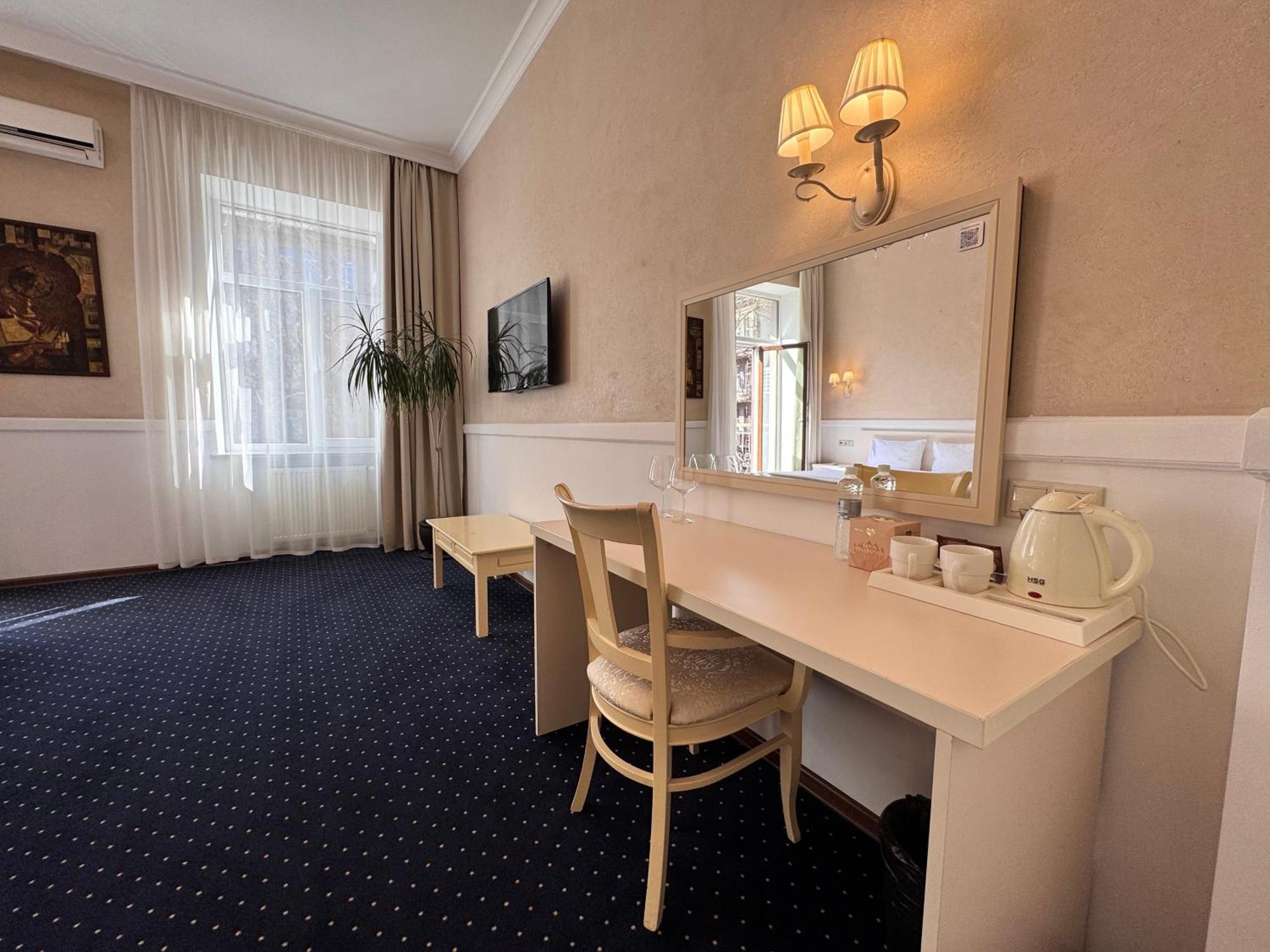 Odeska Astoria Hotel โอเดสซา ภายนอก รูปภาพ